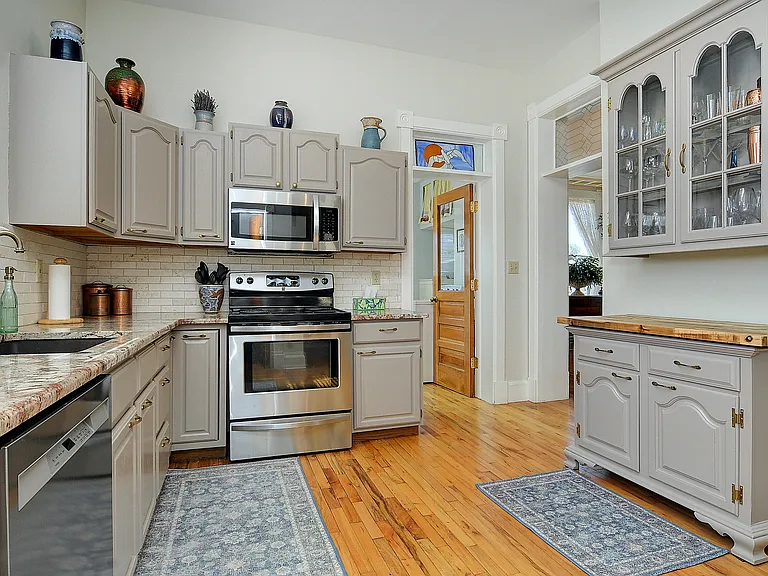 647 G St — Photo 15