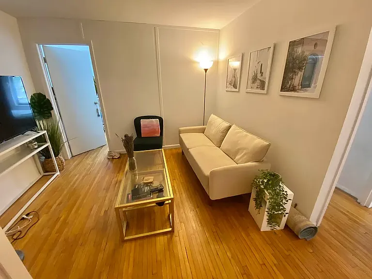 221 E 21st St #4D — Photo 1