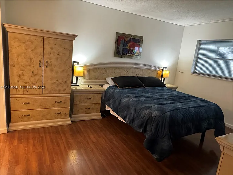 950 Hillcrest Dr #411 — Photo 12