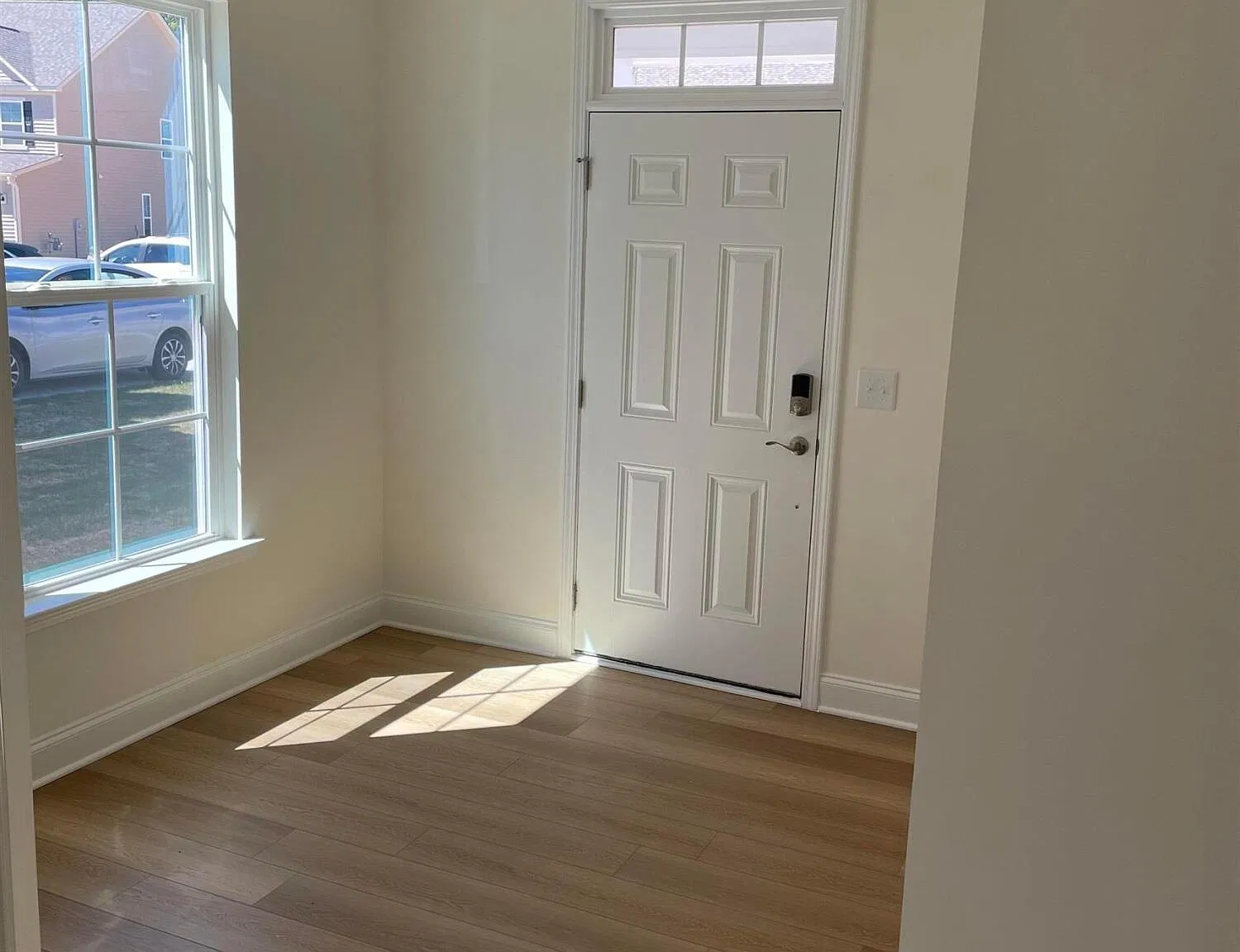 3 bed, 2.5 bath, 1985 sqft, $2,100 — Photo 2
