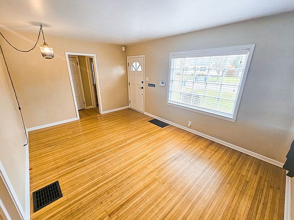 3rd image of 5352 Crittenden Ave