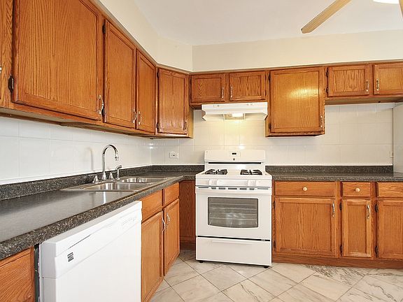 5th image of 3453 W Bryn Mawr Ave #2