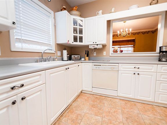 4th image of 220 Stone Oak Ct