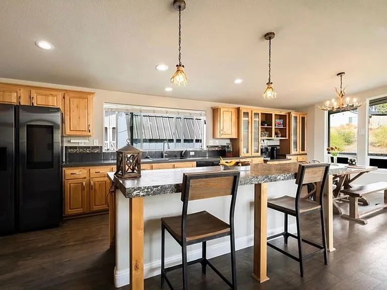 918 Deer Creek Ln — Photo 8
