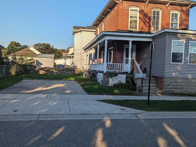 927 Ontario St — Photo 22