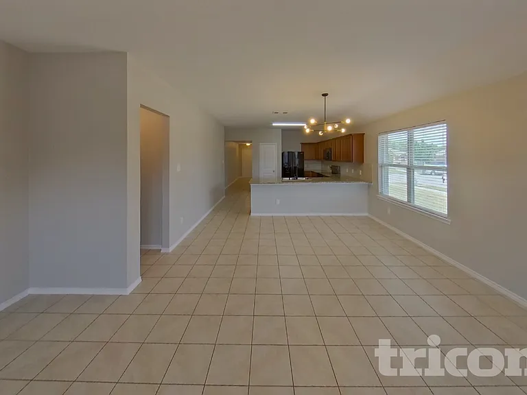 2511 Glen Hollow Dr — Photo 3