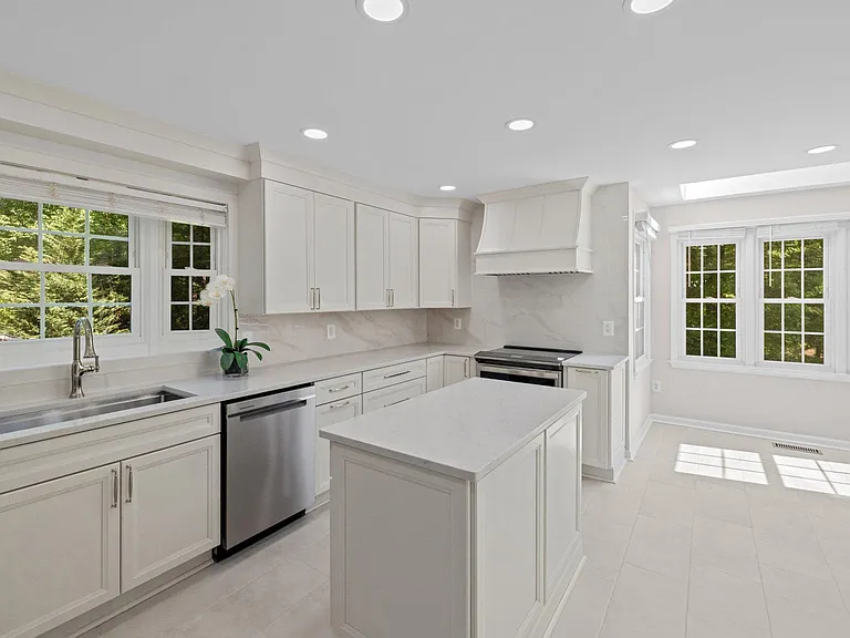 6609 Heidi Ct — Photo 20