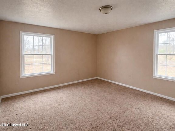 4th image of 239 W College St