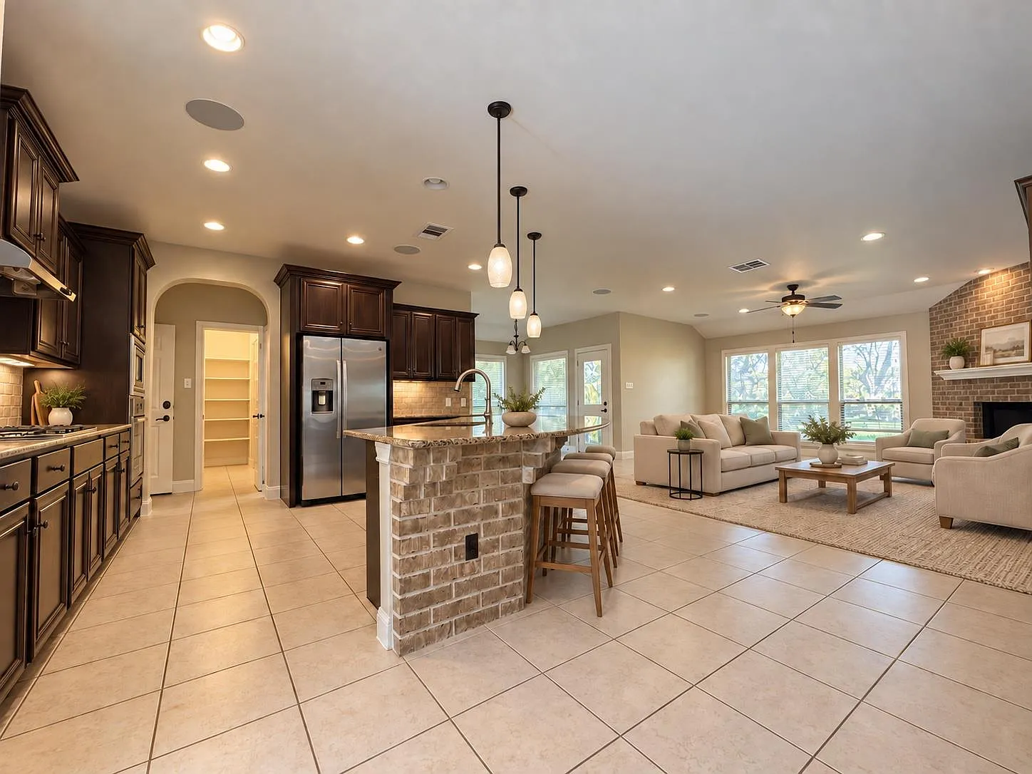 4 bed, 2.0 bath, 2282 sqft, $2,695 — Photo 3