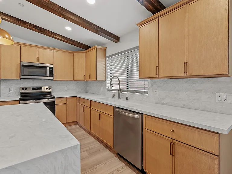 1116 Golden Rd — Photo 24