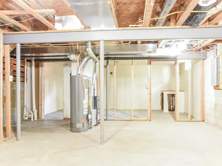 6693 Laburnum Dr — Photo 15