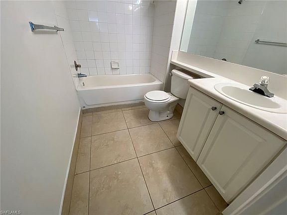4th image of 1150 Wildwood Lakes Blvd #8304