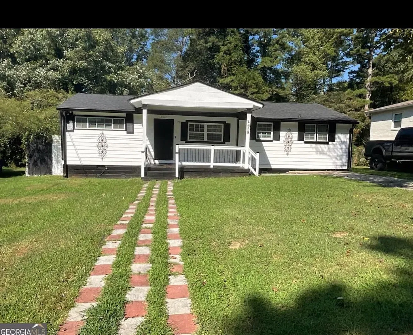 3 bed, 1294 sqft, $2,150 — Photo 1