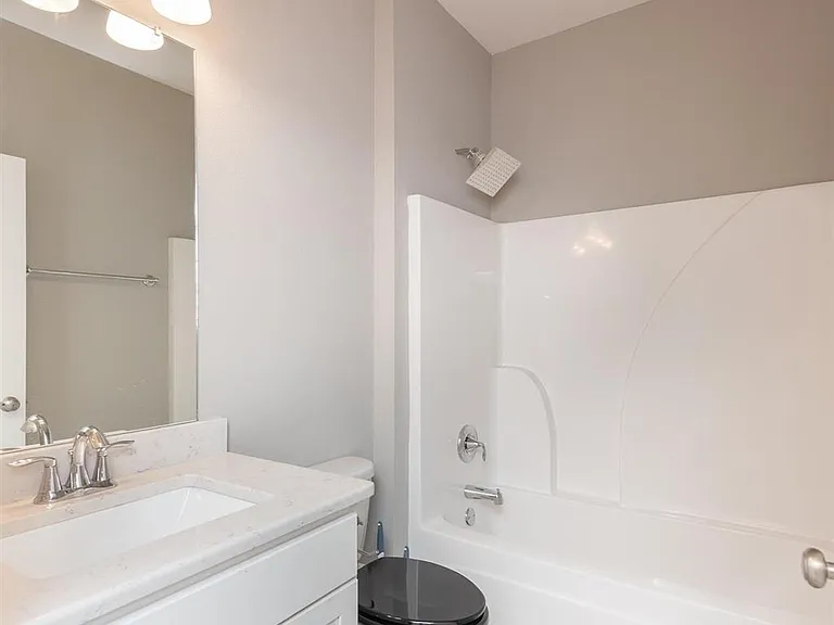 240 Camellia Dr — Photo 17