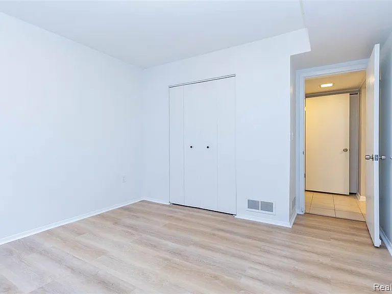 7580 Thornwood St — Photo 27