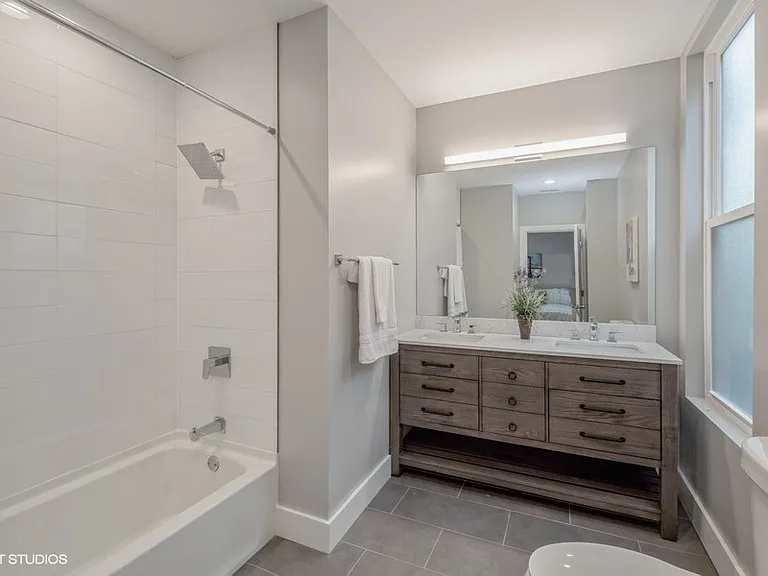 4941 S Champlain Ave #3 — Photo 6