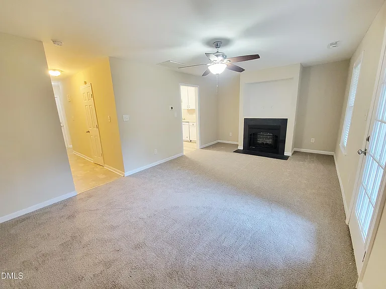 411 Whitehall Ct — Photo 16
