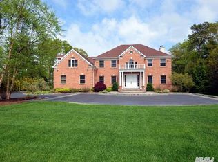 1 Hillcrest Ln, Woodbury, NY 11797