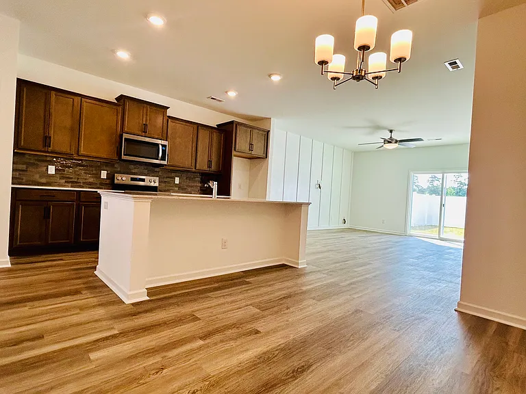 7121 Fisk Dr NE — Photo 22