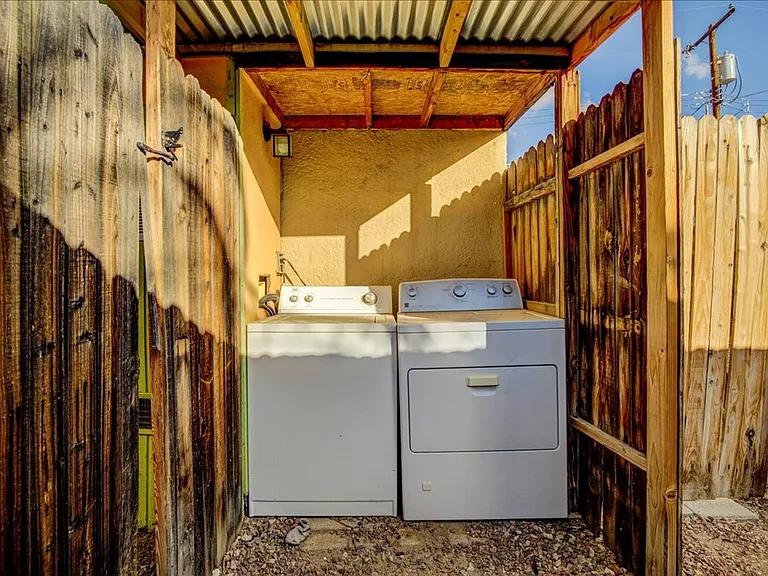 520 E Helen St — Photo 26