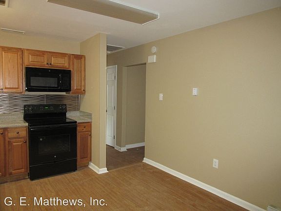 3rd image of 2426 Parkview Ave
