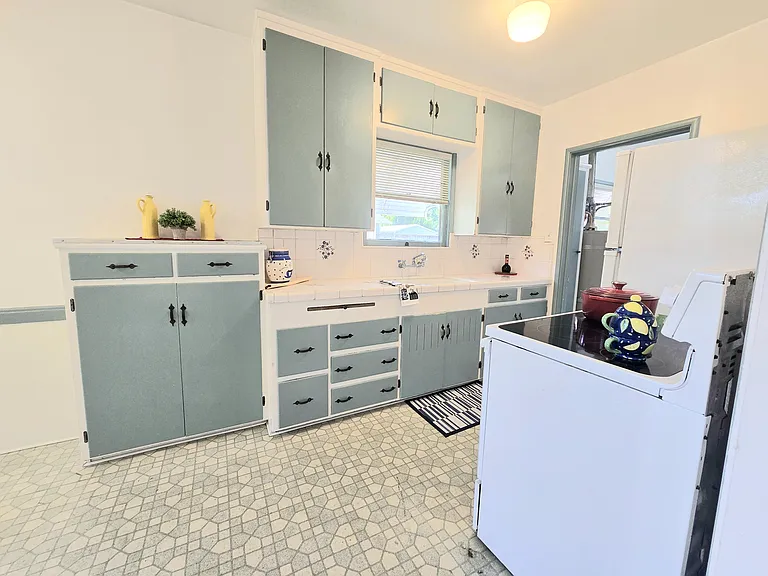 3901 Downey Way — Photo 14