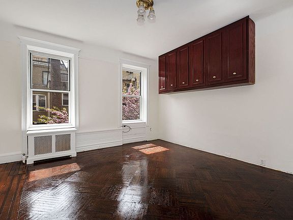 2nd image of 302 W 79th St APT 4A