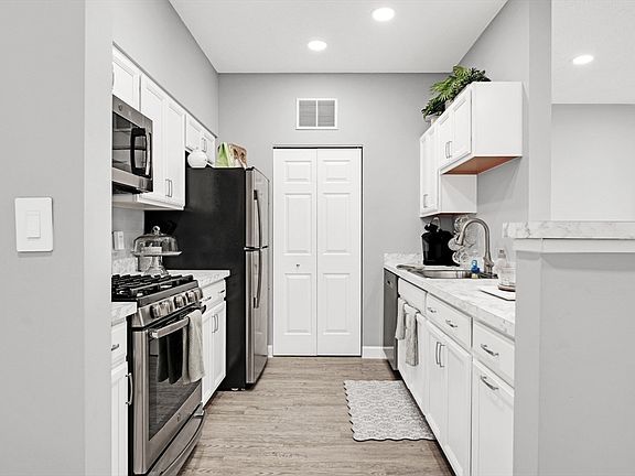 3rd image of 21 Hampshire Rd APT 312