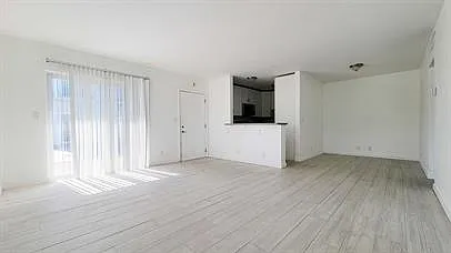 930 North 14th Court — Photo 3