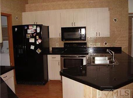 3rd image of 2781 SE Garfield Ave