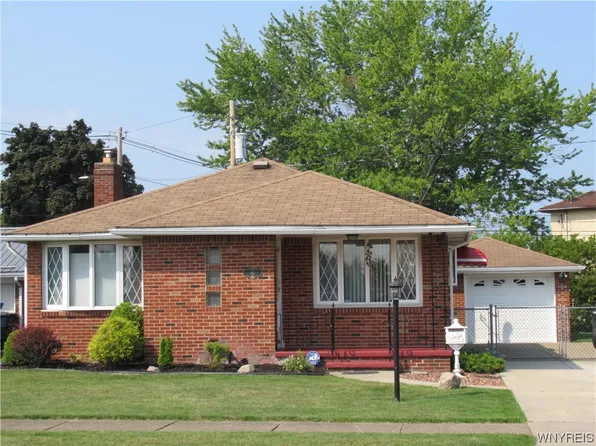 93 Shamokin Dr, Lackawanna, NY 14218