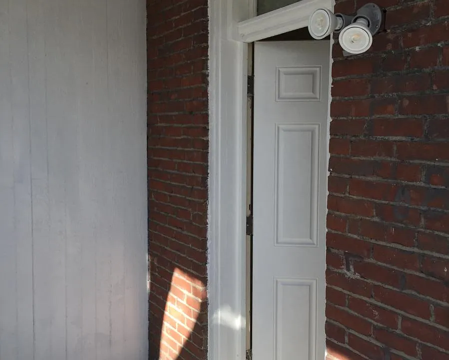 633 Emerald B Back Porch_03312016