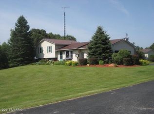 1517 S Luce Ave, Fremont, MI 49412