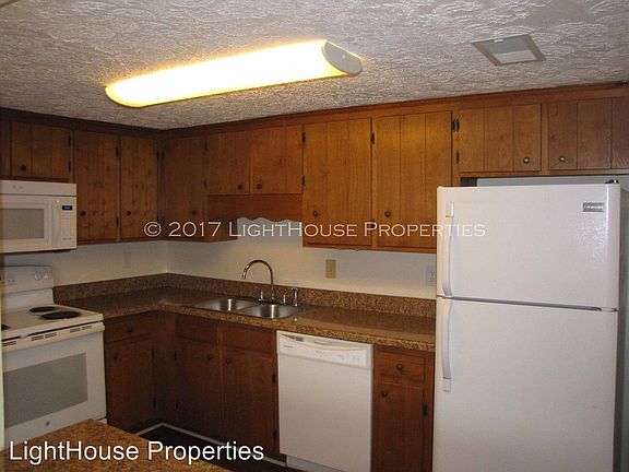 5th image of 135 Cape Charles Sq