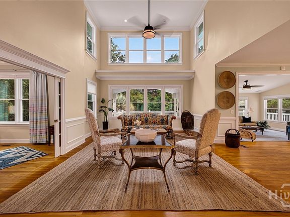 3rd image of 121 Greenview Drive
