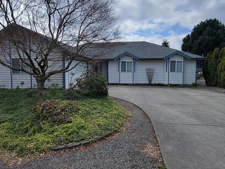 941 E Alder St — Photo 1