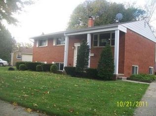 5350 Earl Dr, Warren, MI 48092