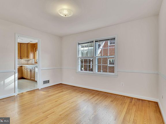 5th image of 1223 N Vernon St
