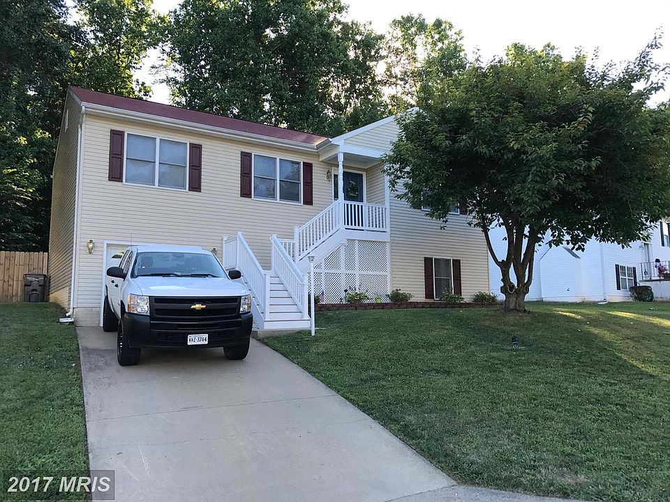 1st image of 20 Oak Dr