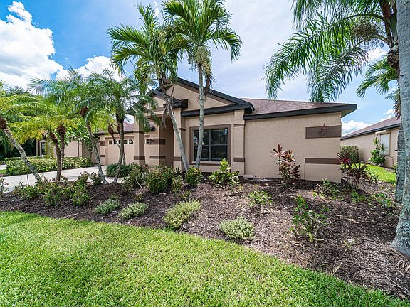3rd image of 15472 Admiralty Cir