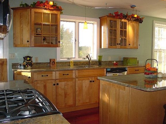 New kitchen w/granite counters