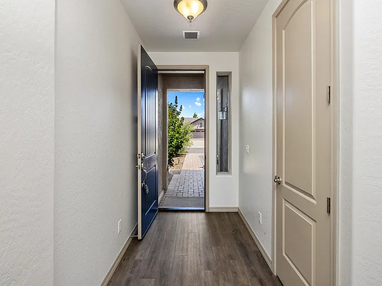 2547 Comet Loop — Photo 3