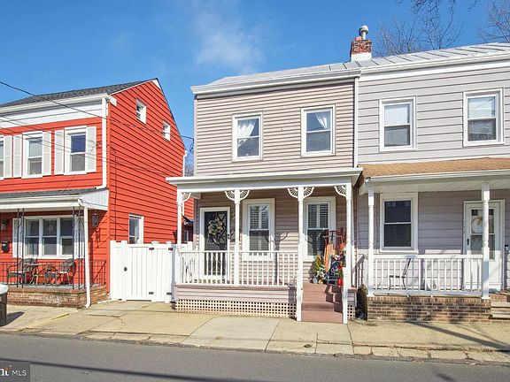 2nd image of 165 2nd St