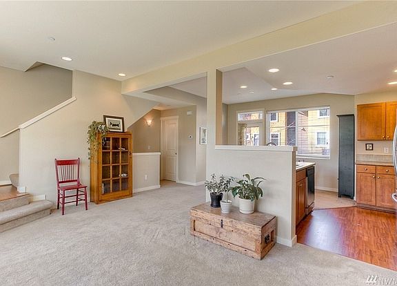 3rd image of 1751 25th Ave NE