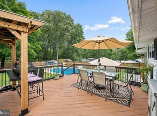 139 Magothy Beach Rd, Pasadena, MD 21122