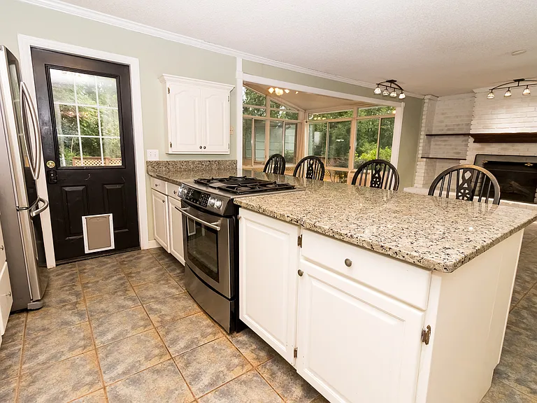 917 Brynwood Dr — Photo 12