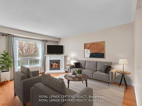 5th image of 17 Chestermere Cres