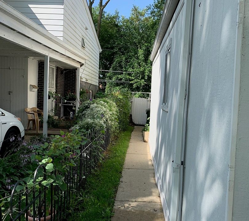 1st image of 9440 Meadow Ln