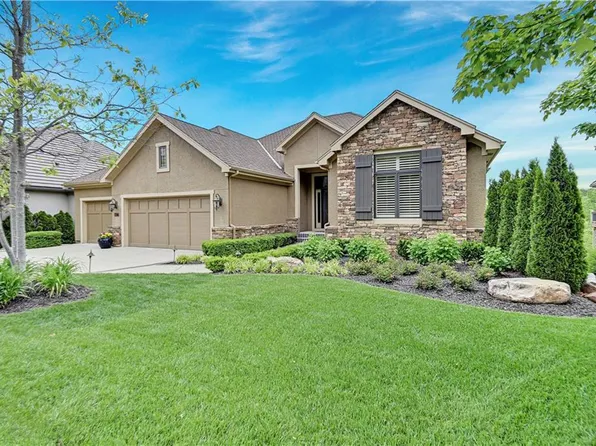 16677 S Country Club Dr, Belton, MO 64012