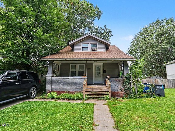 2nd image of 2335 Ward St